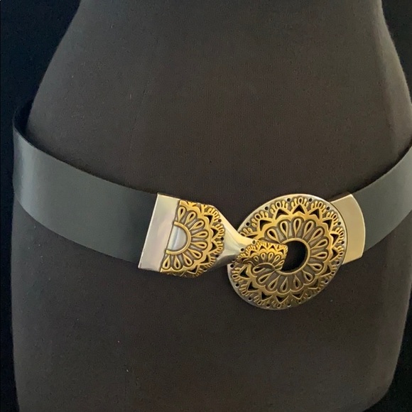 Circular FlowerDesign Buckle Hook Closure Belt. main image 7